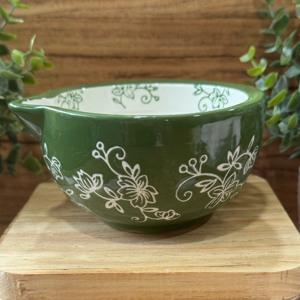 Temp-tations by Tara Floral Lace Green 10-Oz bowl w/spout/pourer ~ ramekin bowl